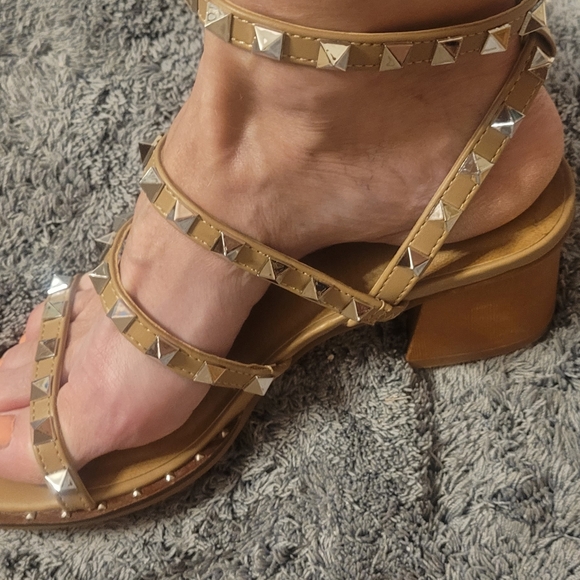 Sandals - Picture 3 of 6